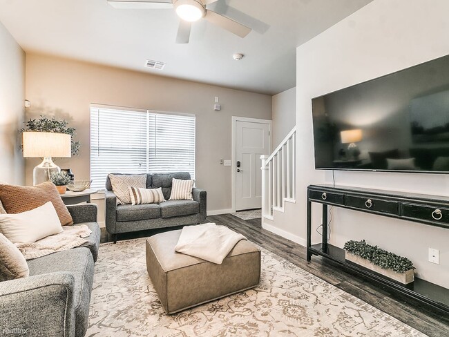 Foto del edificio - 3 br, 2.5 bath Duplex - 1265 East Main Street