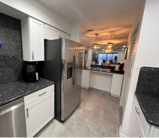 Foto del edificio - 14459 River Beach Dr