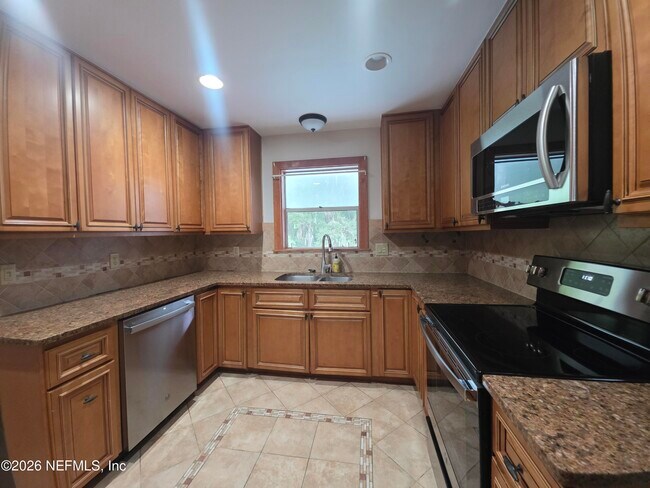 Foto del edificio - 627 Grove Park Blvd