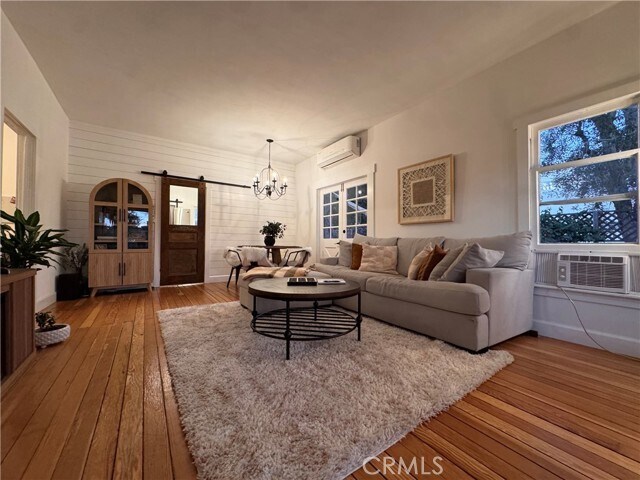 Foto del edificio - 323 W 18th St