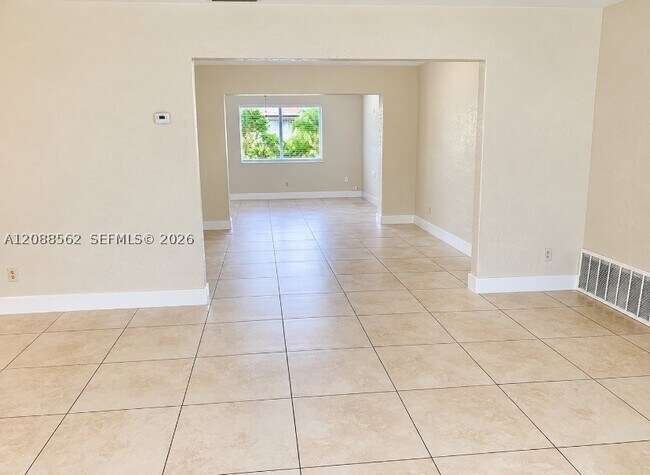 Foto del edificio - 320 NW 93rd Ave