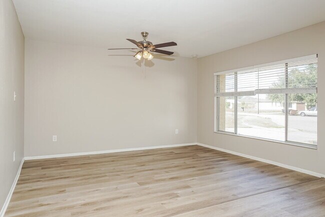 Foto del edificio - 6927 Roslyn Ct