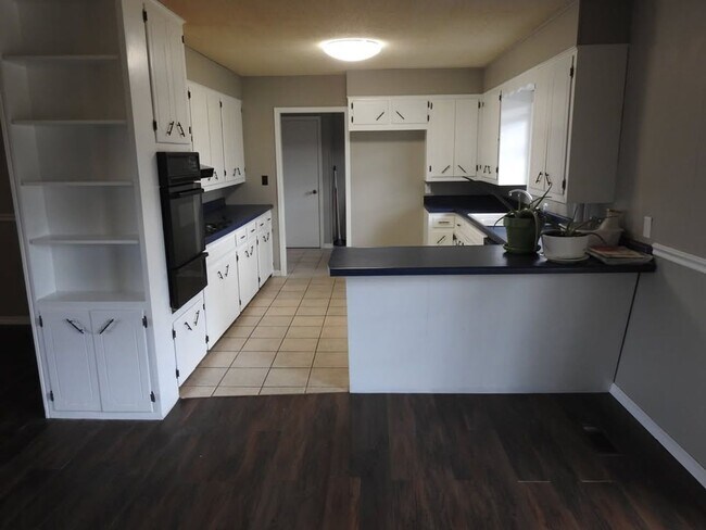Foto del edificio - Move-in Ready!  3-Bed, 2-Bath Farmington Home.  Fenced-in backyard + 2x Car Garage