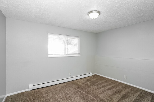 Building Photo - 330 Vehr Dr