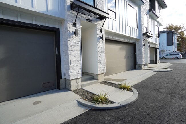 Building Photo - 4614 N Iota Ln