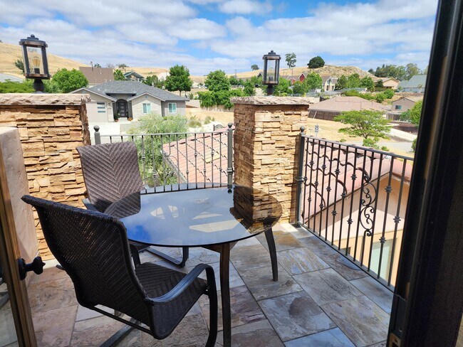 Foto del edificio - 2296 Holly Dr