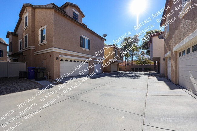 Building Photo - 4057 E Windsor Dr