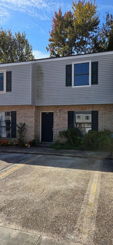 Foto principal - Townhome Near Lafayette High