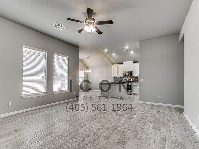 Building Photo - 4512 Oasis Ln