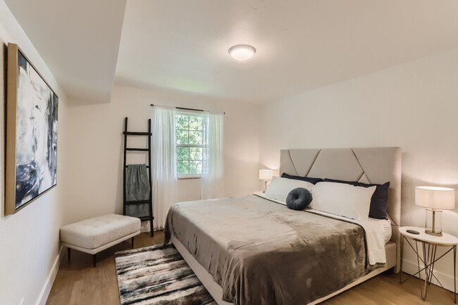 Building Photo - Spacious 1 BDR in Central Boulder