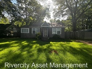 Building Photo - 554 Sandridge St