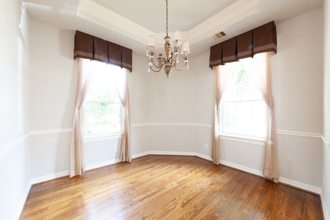 Foto del edificio - 3206 Holly Thicket Dr