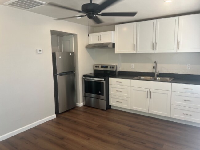 Foto del edificio - 8280 W Madison St