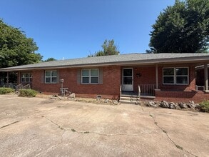 Building Photo - 2737 E 3rd St