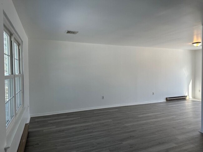 Foto del edificio - 2109 Highland Ct