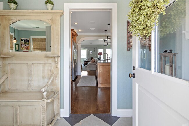 Building Photo - 55 Neptune Ave