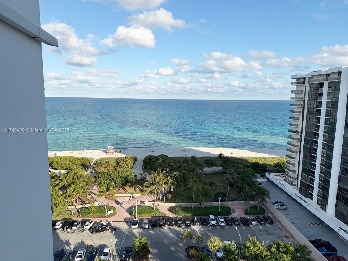 Foto principal - 6450 Collins Ave