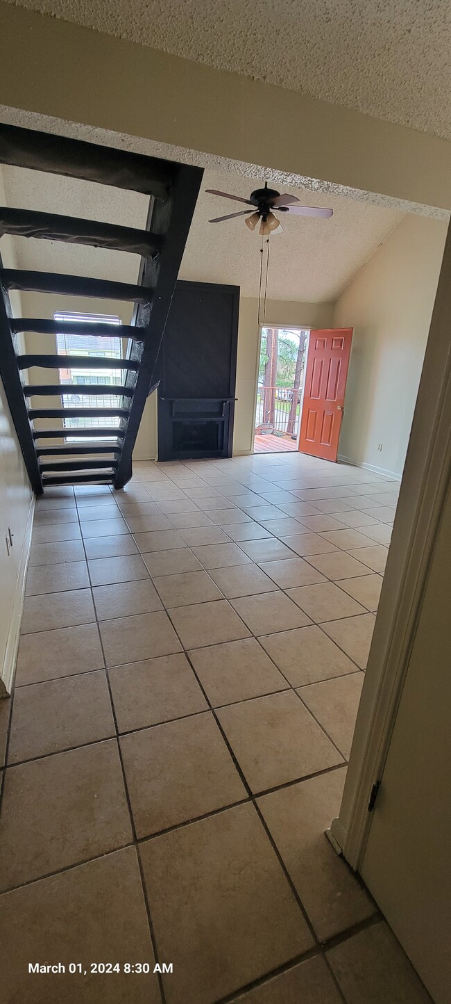 Building Photo - 7913 Bles Ave