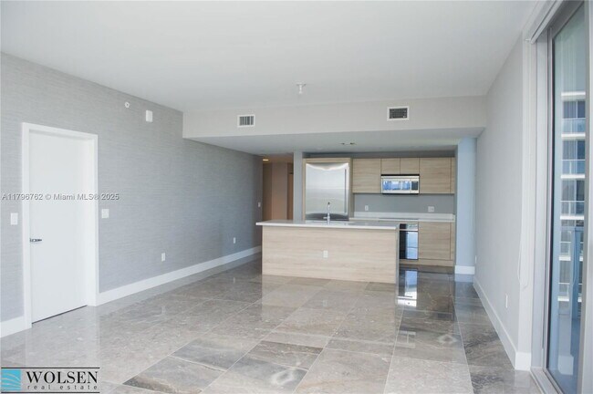 Foto del edificio - 16385 Biscayne Blvd