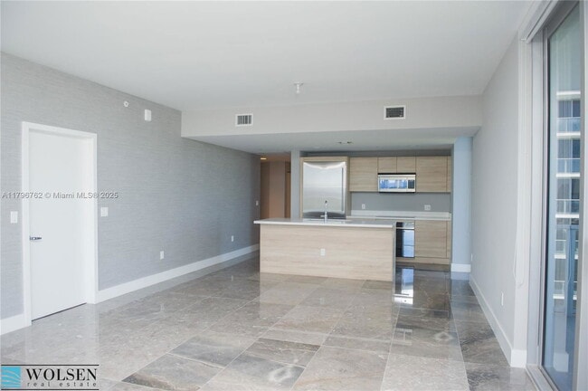 Building Photo - 16385 Biscayne Blvd