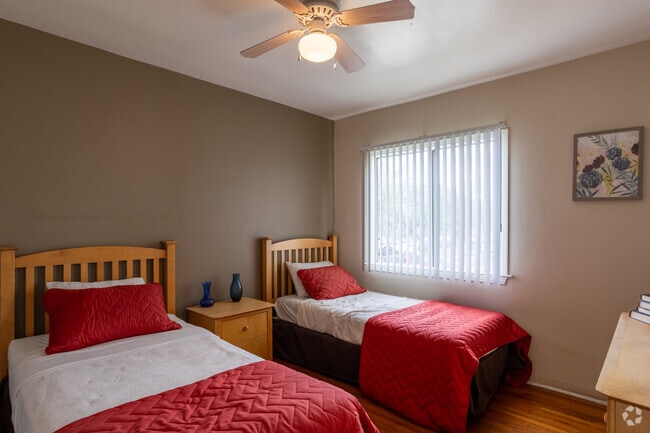 2HAB, 1BA - 830 ft² - Wyvernwood Garden Apartments