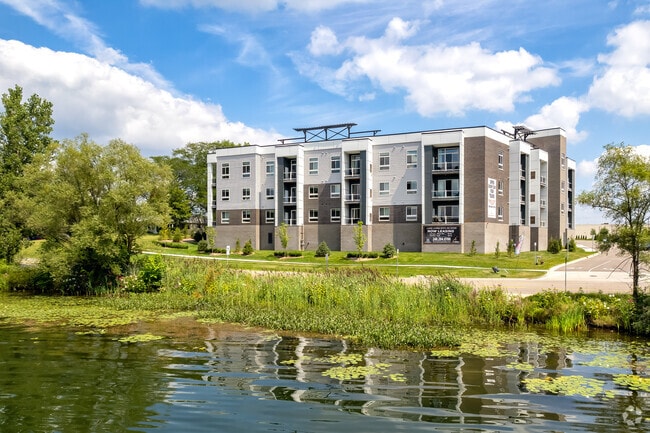 Building Photo - 4 Corners Lakeside Apartments - White Lake, MI