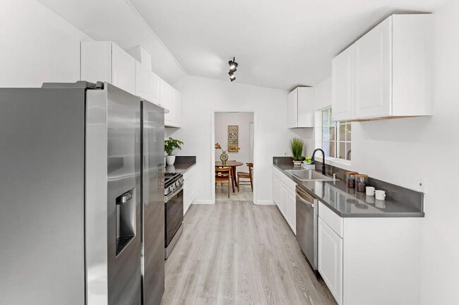 Foto del edificio - 2887 Fordham St