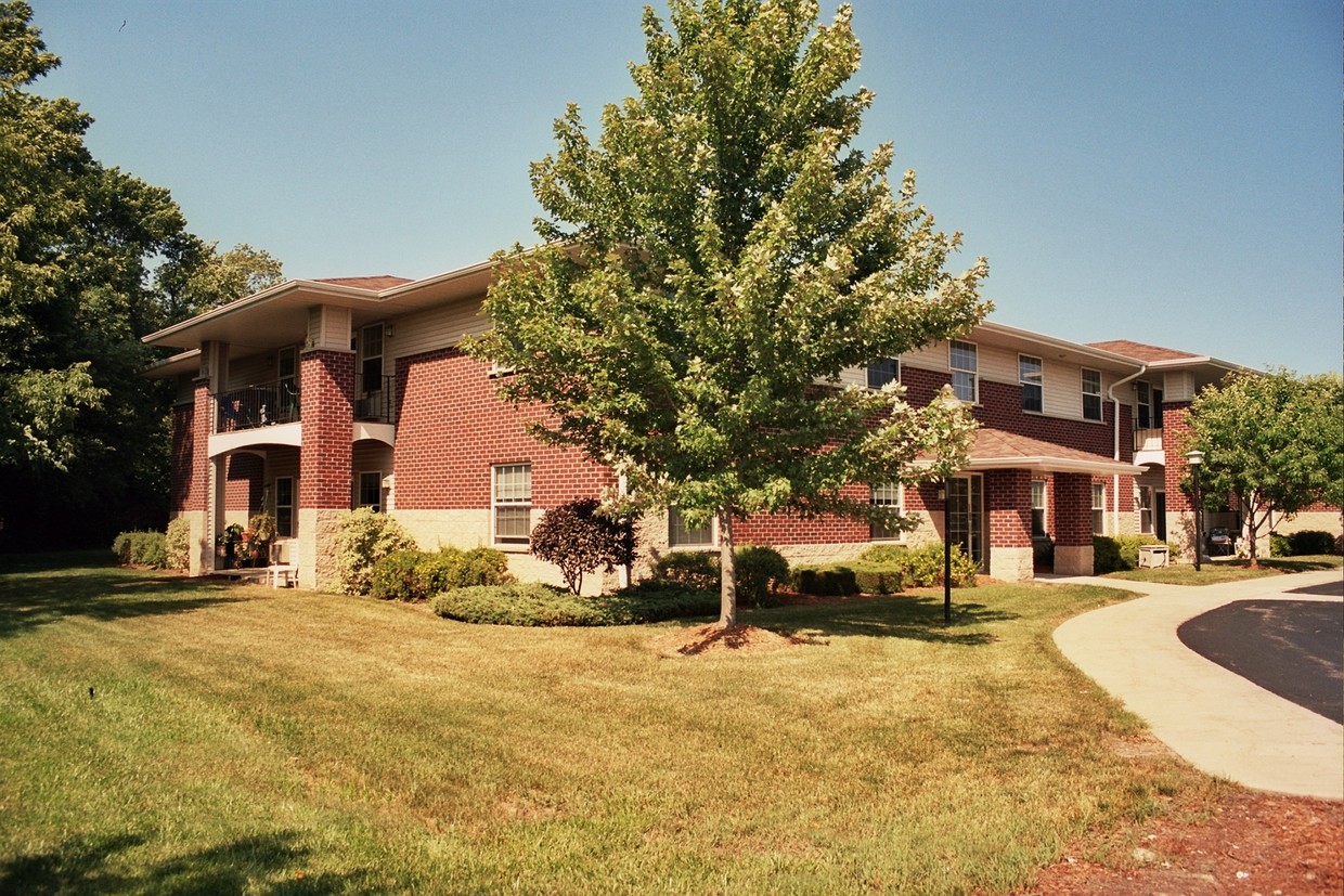 Building Photo - Bradley Manor