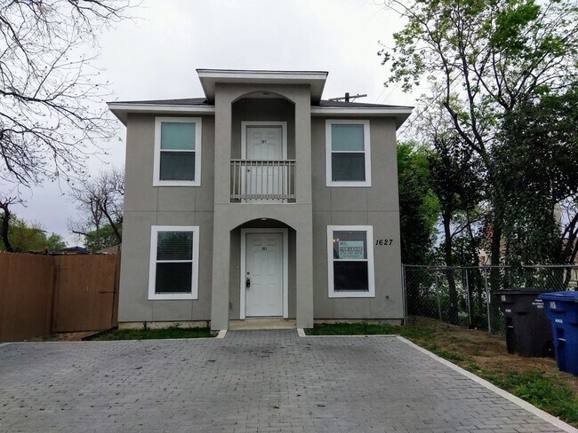 Building Photo - 1627 N Navidad St