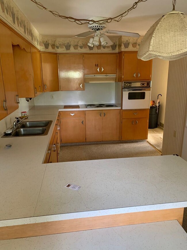 Building Photo - 3 br, 1.5 bath House - 401 S Scuyler Street