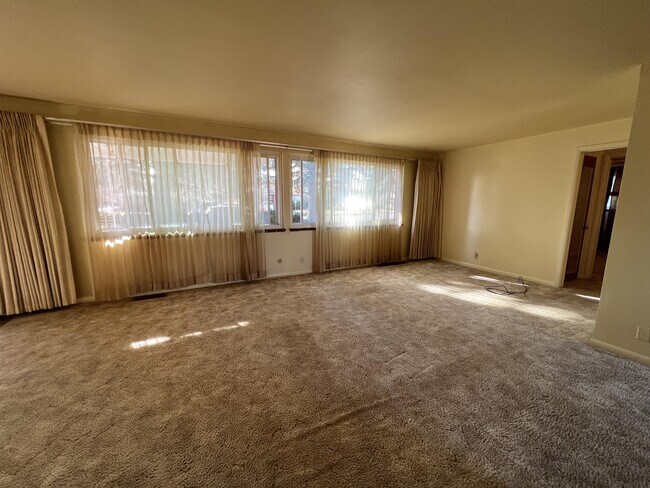 Foto del edificio - 2738 Deming Blvd