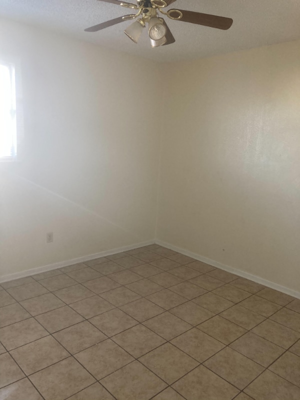 Building Photo - 505 Hackberry St