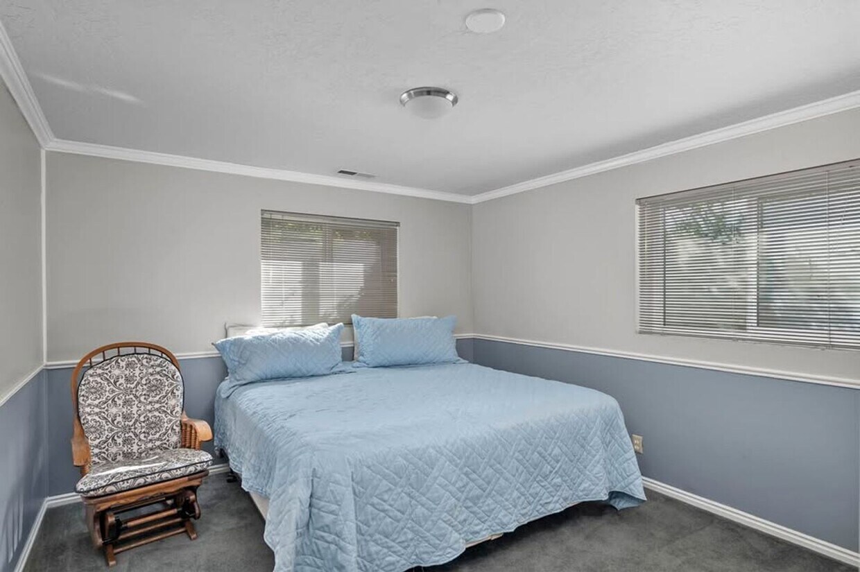 Primary Photo - Charming 2bd/1bth | Fully Furnished! | Gre...