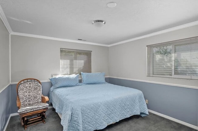 Building Photo - Charming 2bd/1bth | Fully Furnished! | Gre...