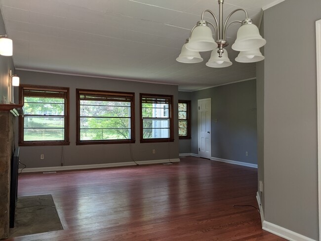 Building Photo - 3812 Thrall Dr