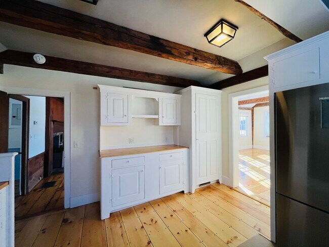 Foto del edificio - 410 Cider Hill Rd