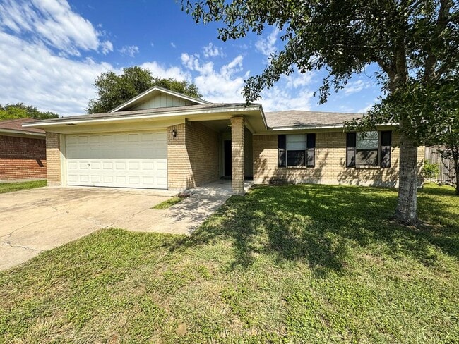 Building Photo - 702 Monterrey Dr