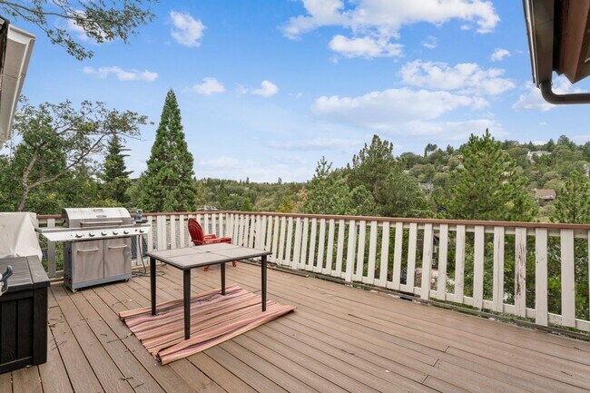 Building Photo - 1301 Calgary Dr