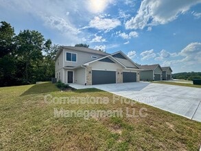 Building Photo - 809 Highland Dr