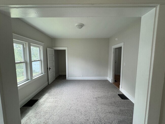Foto del edificio - MADISONVILLE - Adorable 2 bed 2 bath cape ...