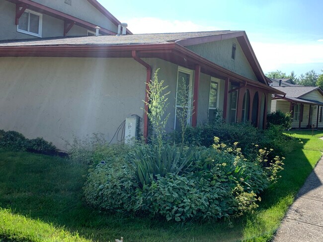 Building Photo - 2458 Burgandy Ln