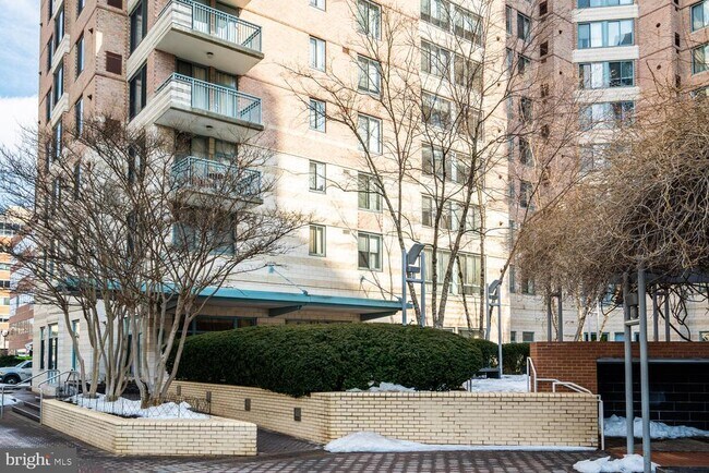 Foto del edificio - 851 N Glebe Rd