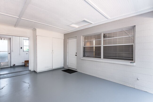 Foto del edificio - 1435 New Point Comfort Rd