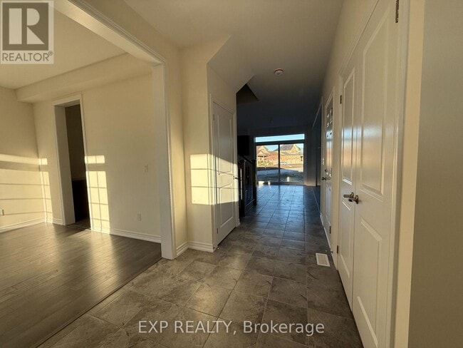 Building Photo - 1 Larissa Pk Dr