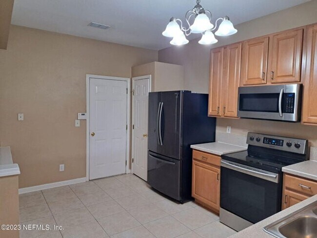 Foto del edificio - 7540 Red Crane Ln