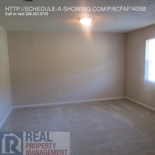 Building Photo - 2567 Green Oaks Ct SE