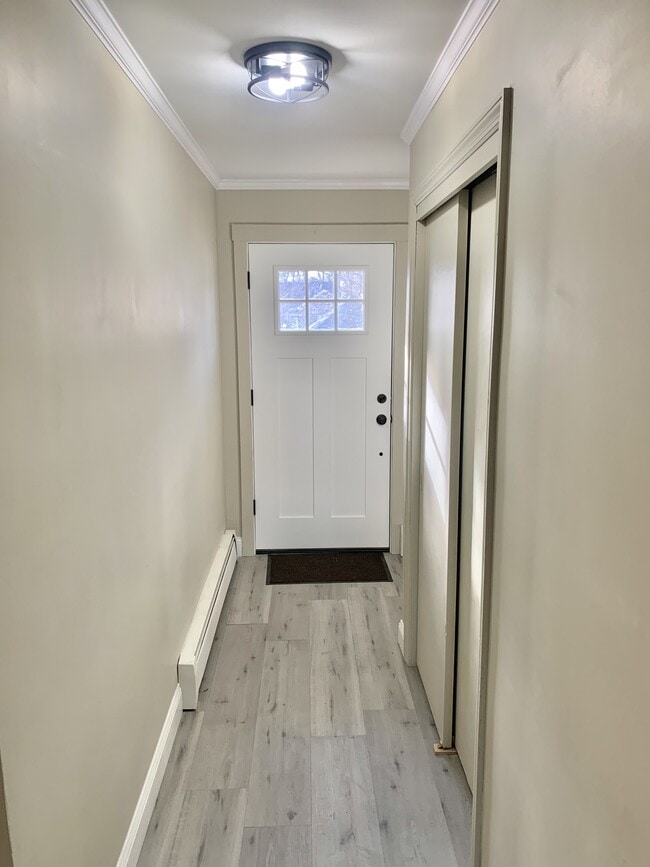 Building Photo - 13 Eaton St