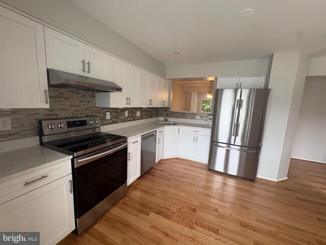 Building Photo - 7779 Chatfield Ln