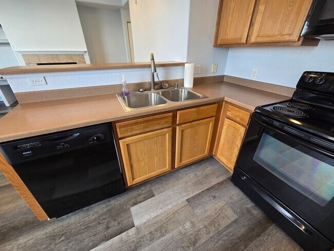Foto del edificio - Immaculate well maintained 2 bedroom end-unit condo with easy access to Boulder and Denver