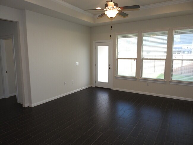 Building Photo - 9903 Quercia Dr